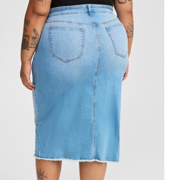 Torrid Denim Front Slit Skirt NWT - Picture 5 of 6
